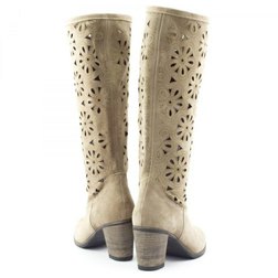 Děrované kozačky (1).jpg