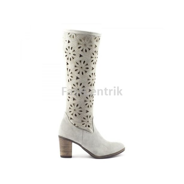 Kytky děrované kozačky (2).jpg